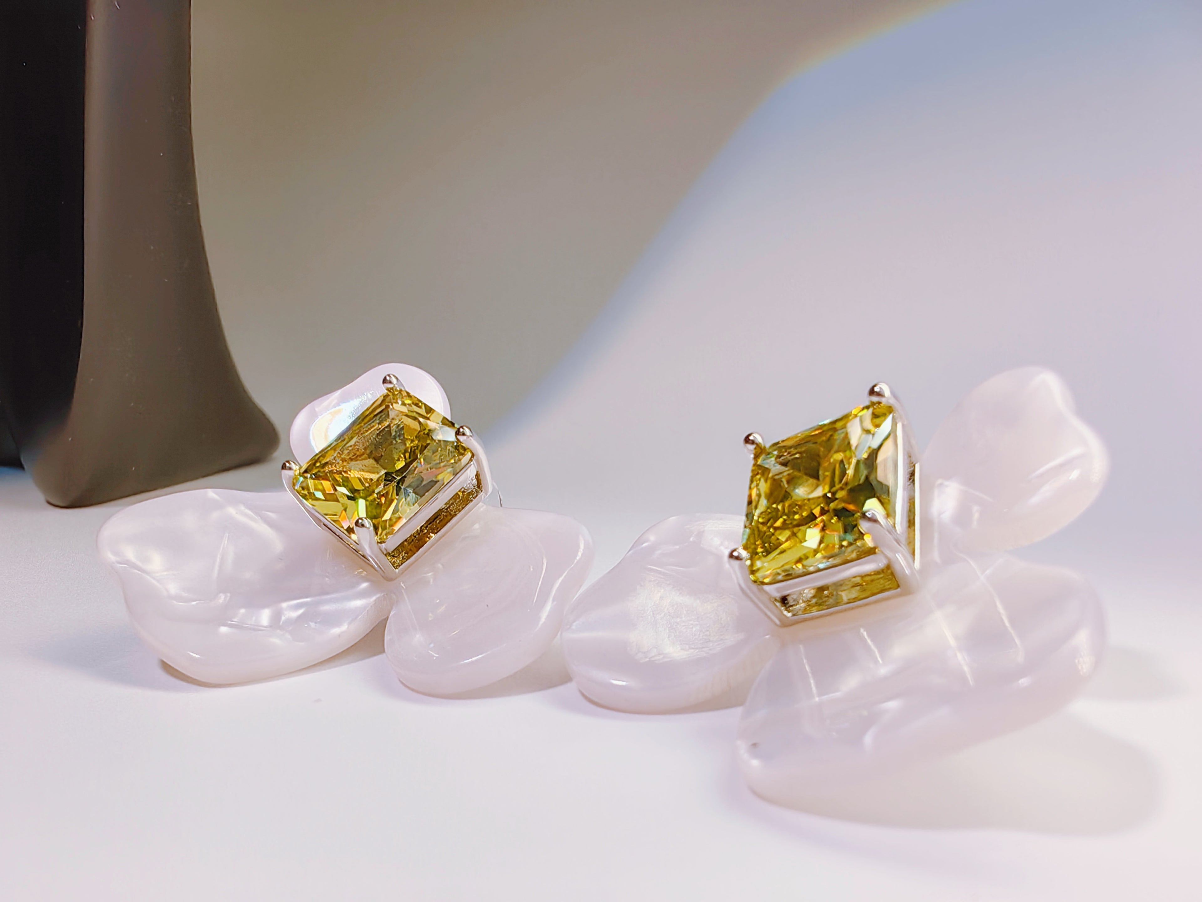 Sunny Citrine-Tone Acrylic Flower Studs