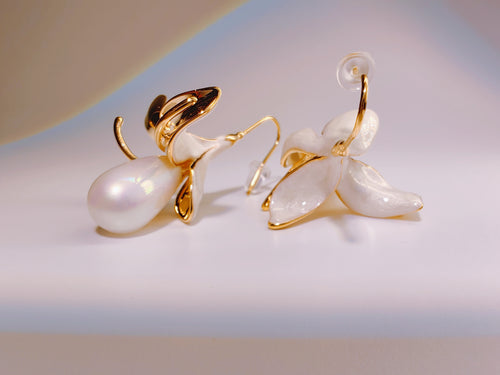 Calla Lily Pearl Drop Earrings