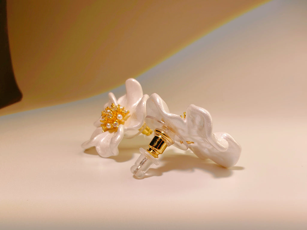 Gold Tone Pearl & Crystal Center Floral Earrings